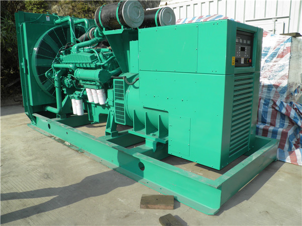 龙里发电车出租-柴油发电机组在使用的过程中应该做好哪些防护工作
