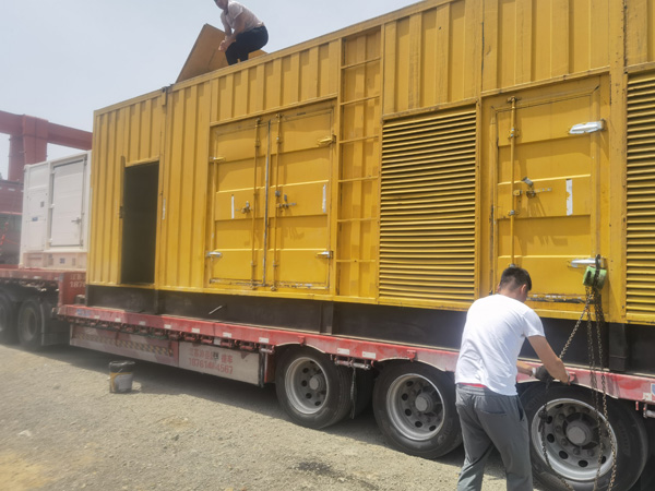 龙里除了负载情况和发动机维护，还有哪些因素会影响 200kw 柴油发电机的油耗？