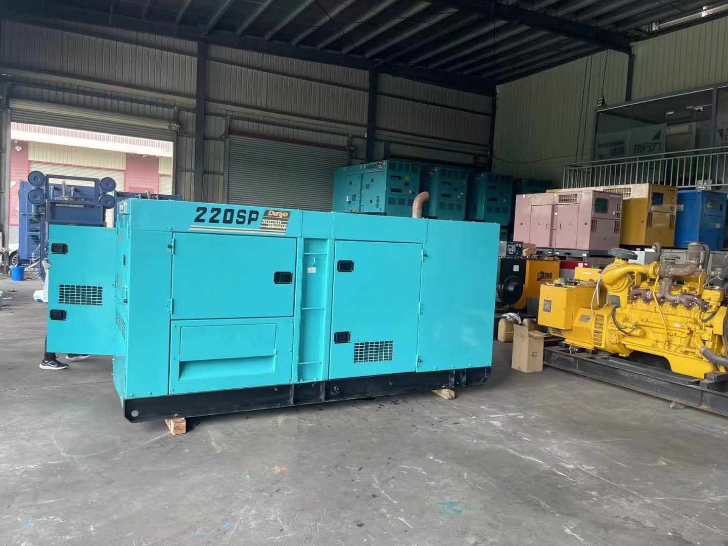 龙里800kW 柴油发电机的输出电流波动范围是多少？