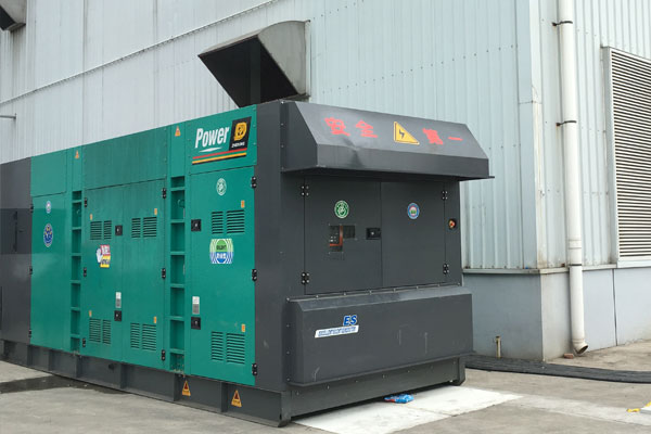 龙里燃油滤清器的更换流程是怎样的？