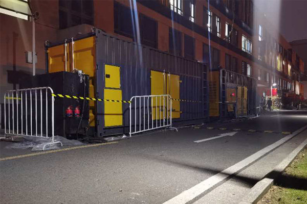 龙里柴油发电机组的输出电压是如何调节的？