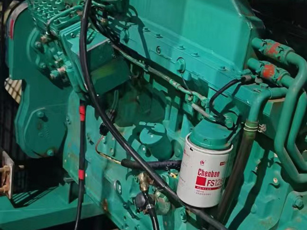 龙里如何确定新的发电机组控制系统是否与原系统兼容？