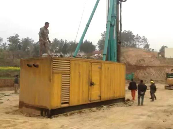 龙里如何判断水冷式机油散热器密封件是否需要更换？